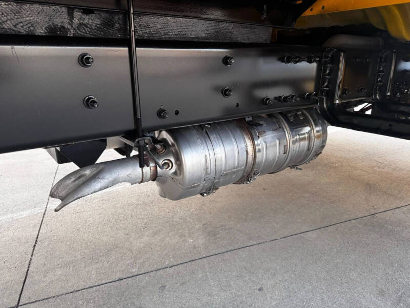 2018 Freightliner M2 106