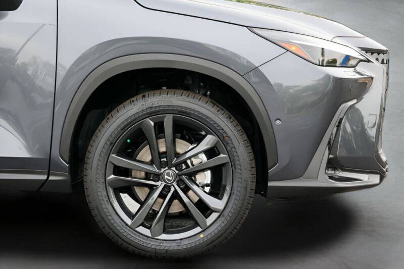 2026 Lexus NX 450h+ Luxury