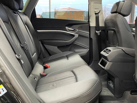 2021 Audi e-tron quattro Premium