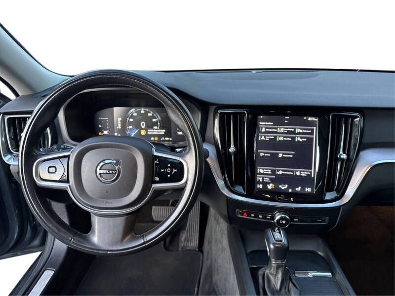 2019 Volvo S60 T6 Momentum