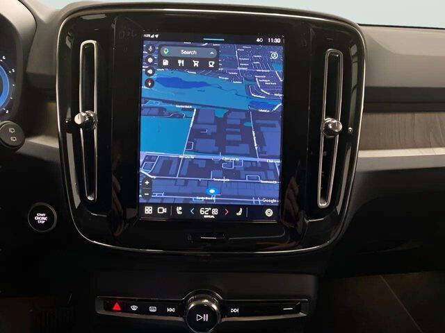2025 Volvo XC40 B5 Plus Bright Theme