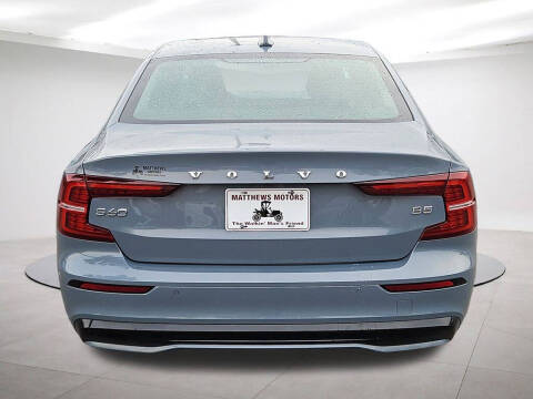 2024 Volvo S60 B5 Core Dark Theme