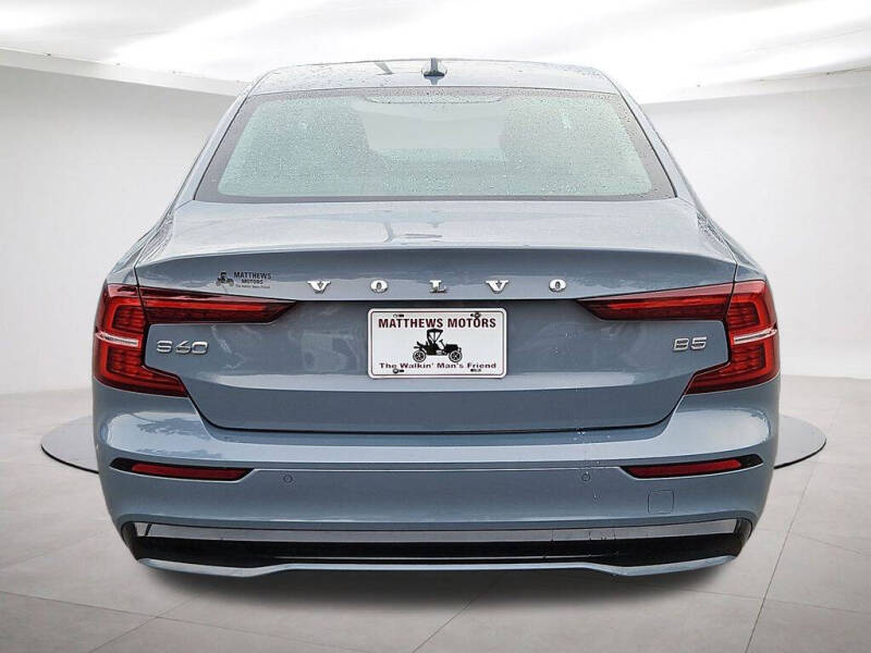 2024 Volvo S60 B5 Core Dark Theme