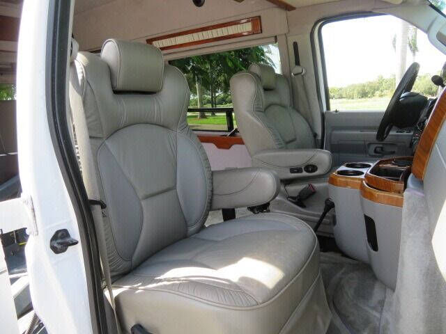 2010 Ford E-Series E-350 SD