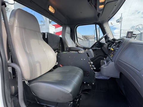 2018 Freightliner M2 106