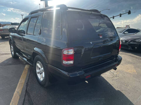 2004 Nissan Pathfinder LE Platinum