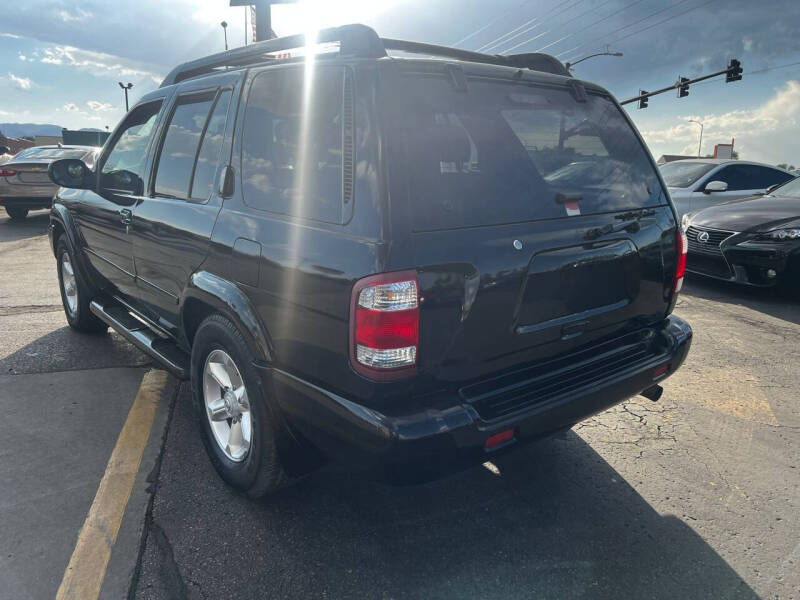 2004 Nissan Pathfinder LE Platinum