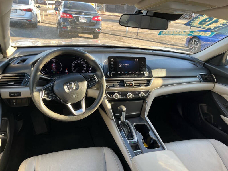 2019 Honda Accord LX photo 12