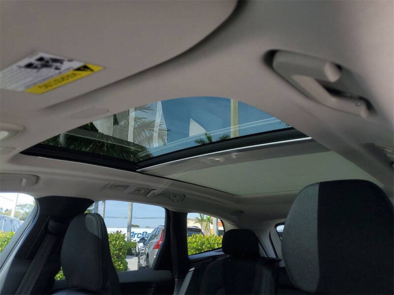 2025 Volvo XC60 B5 Core Dark Theme