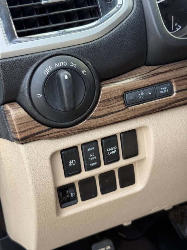 2017 Nissan Titan SV