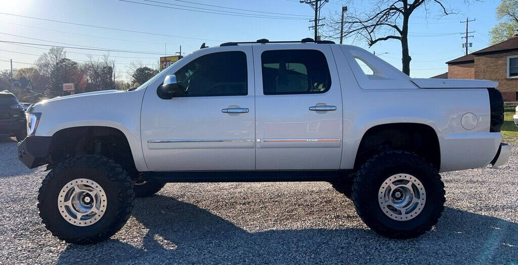 2011 Chevrolet Avalanche for sale at Big Iron Auto LLC in Cape Girardeau, MO