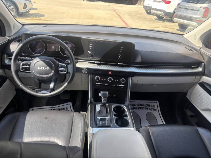 2023 Kia Carnival LX