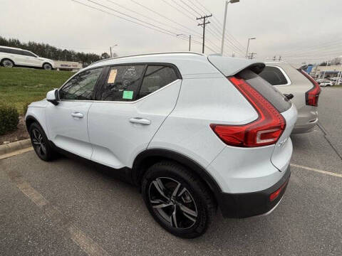 2025 Volvo XC40 B5 Core Bright Theme