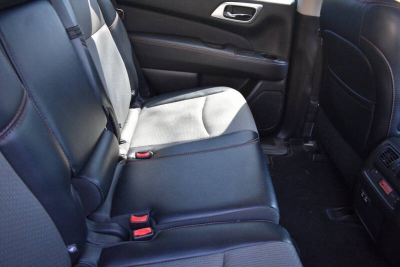 2020 Nissan Pathfinder SV