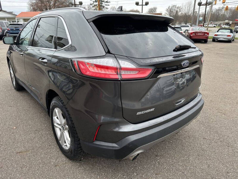 2020 Ford Edge SEL photo 4