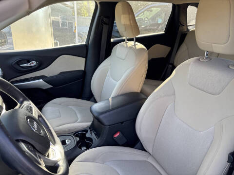 2017 Jeep Cherokee Sport