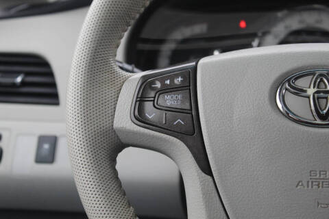 2013 Toyota Sienna SE 8-Passenger