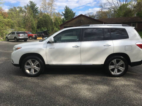2013 Toyota Highlander for sale at Lou Rivers Used Cars in Palmer MA