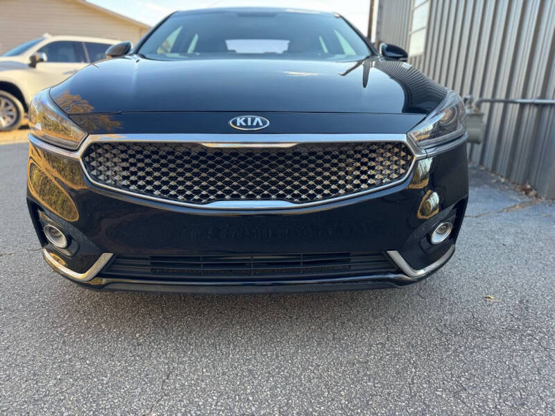 2017 Kia Cadenza Premium photo 4