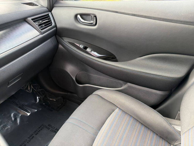 2022 Nissan LEAF SV