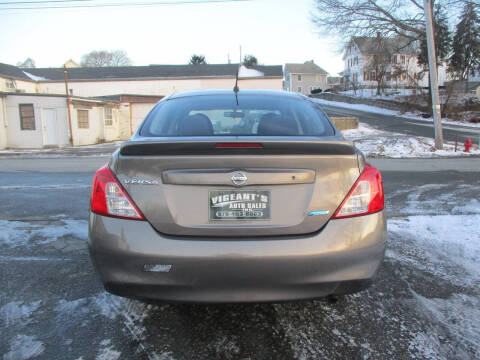 2014 Nissan Versa 1.6 S Plus