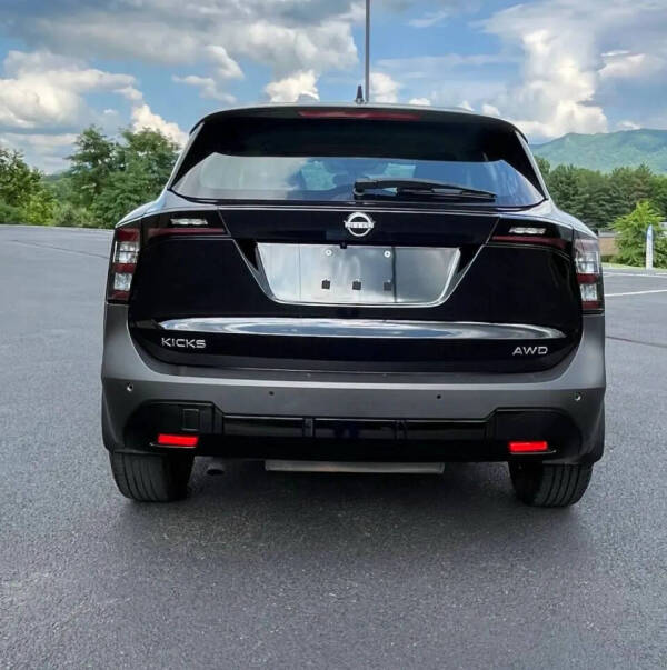 2025 Nissan Kicks S