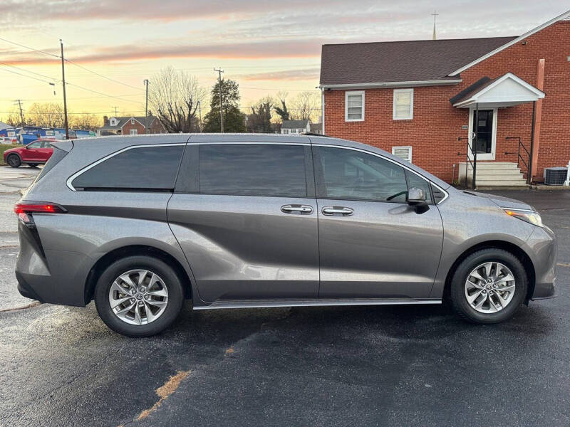 2022 Toyota Sienna XLE 7-Passenger