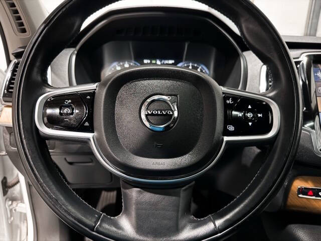 2021 Volvo XC90 T6 Momentum 7-Passenger