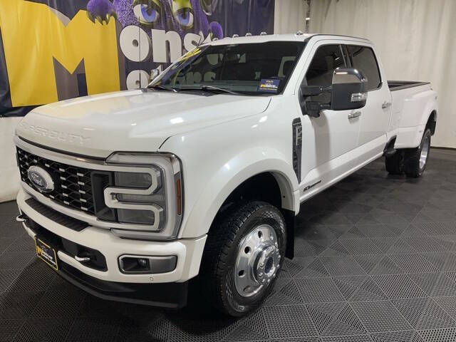 2024 Ford F-450 Super Duty Platinum's photo
