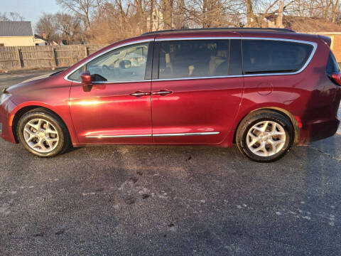 2017 Chrysler Pacifica Touring-L