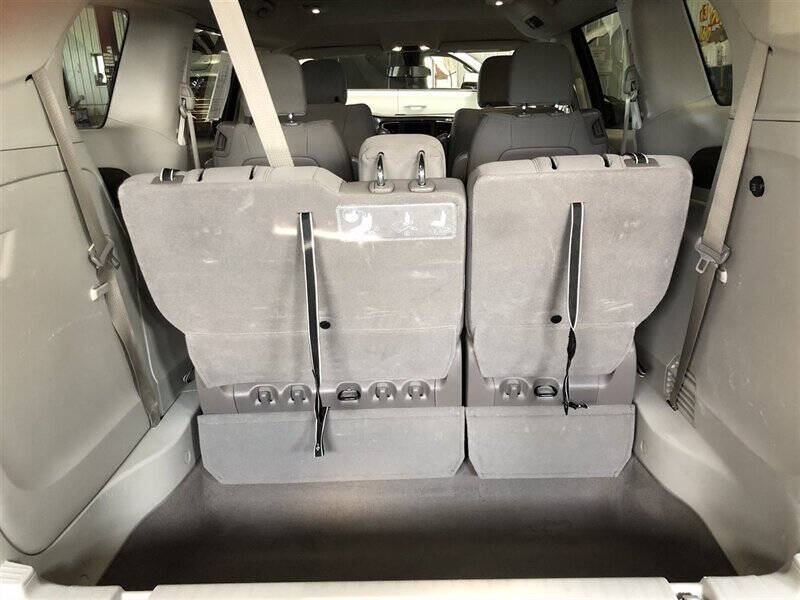 2020 Chrysler Voyager LX