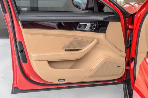 2018 Porsche Panamera 4