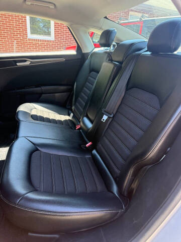 2017 Ford Fusion SE
