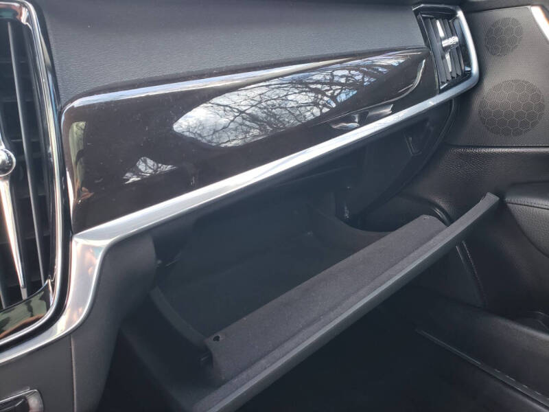 2018 Volvo S90 T6 Momentum