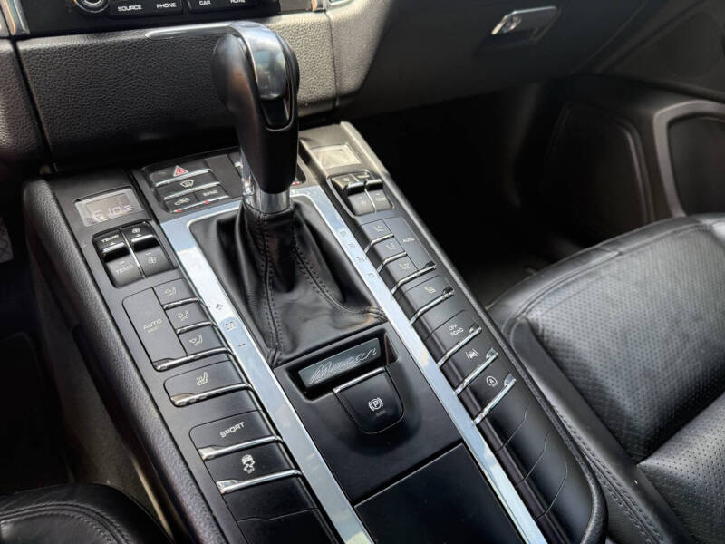 2017 Porsche Macan