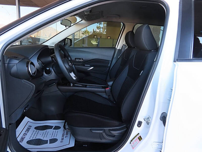 2022 Nissan Kicks SV