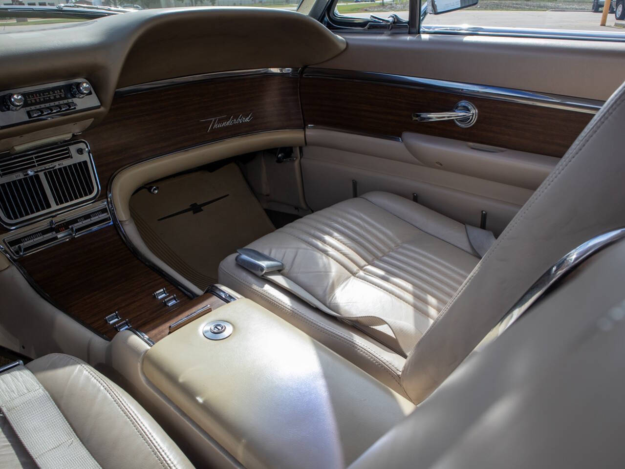 1963 Ford Thunderbird 58