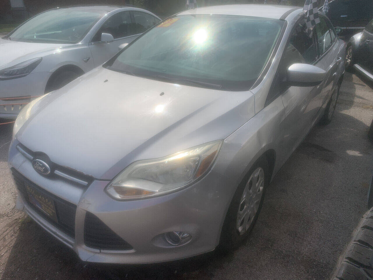 Gray 2012 Ford Focus SE SE 4dr Sedan 1