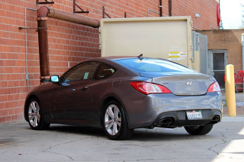 2012 Hyundai Genesis Coupe 2.0T Premium