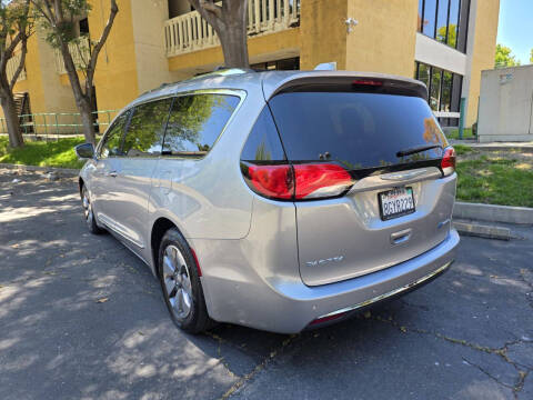 2018 Chrysler Pacifica Hybrid Limited