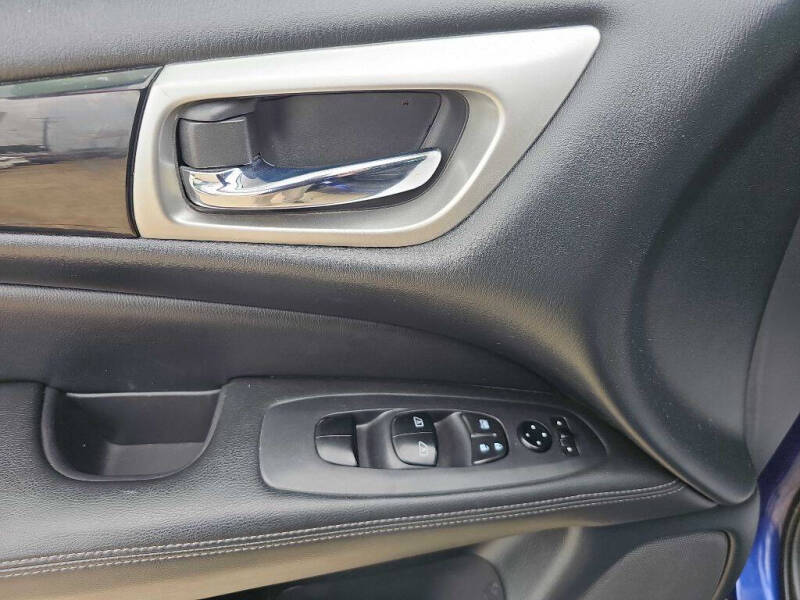 2020 Nissan Pathfinder SV