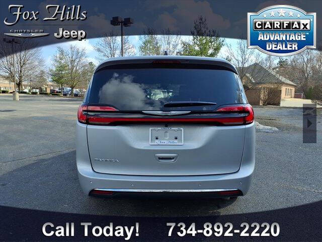 2026 Chrysler Pacifica Select