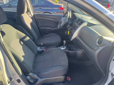 2015 Nissan Versa 1.6 SV