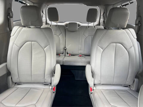 2017 Chrysler Pacifica Touring-L Plus