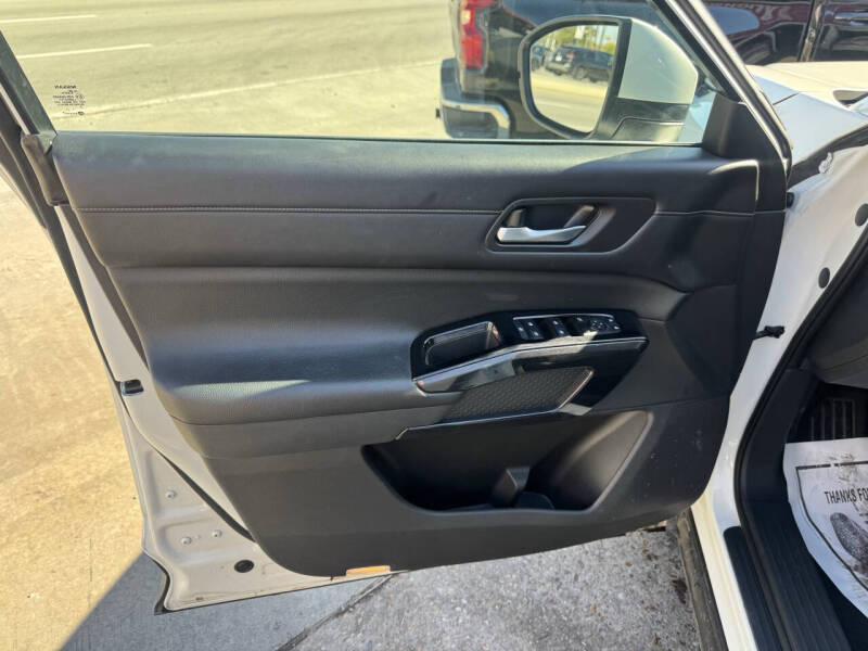 2022 Nissan Pathfinder SV