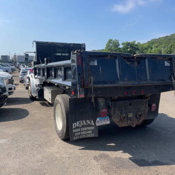 2011 Freightliner M106