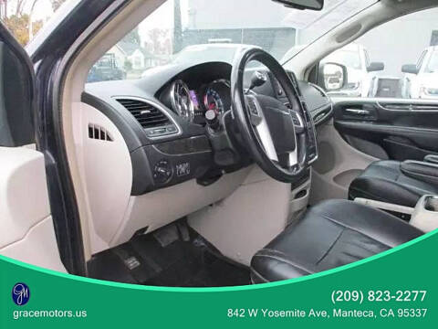 2014 Chrysler Town and Country Touring