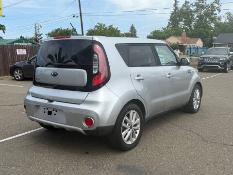 2018 Kia Soul +