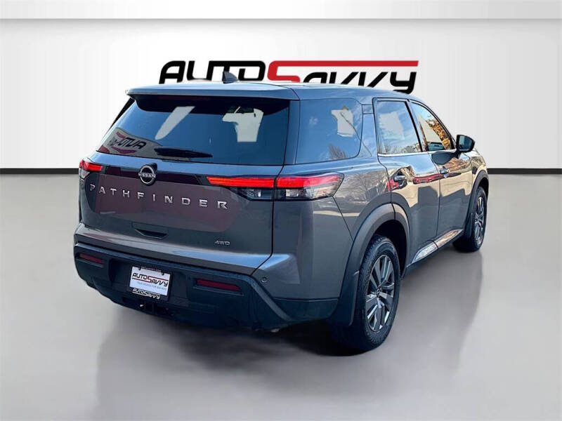 2024 Nissan Pathfinder S