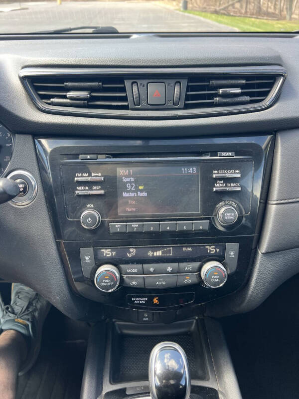 2017 Nissan Rogue SV